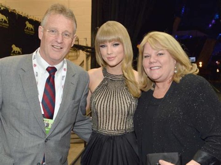 Taylor Swift's Parents' Marital Status Revealed